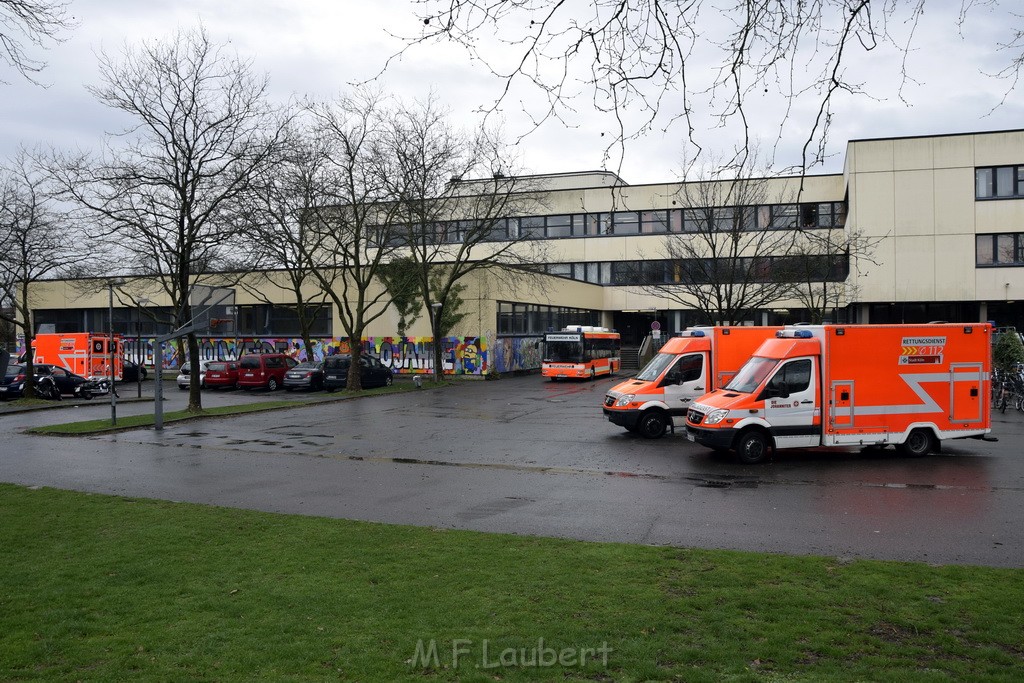 Einsatz BF Koeln Schule Burgwiesenstr Koeln Holweide P007.JPG - Miklos Laubert